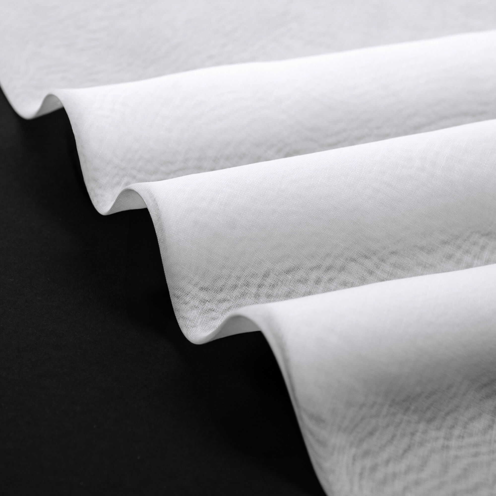 غترة براود سنو وايت ابيض